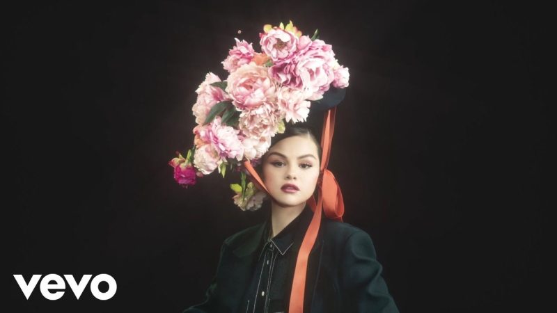 Dámelo To’ Selena Gomez - Buttoned Down Coat