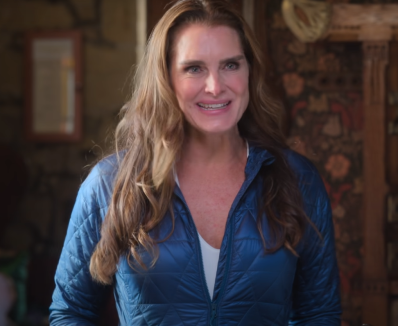 A-Castle-For-Christmas-Blue-Jacket (1)