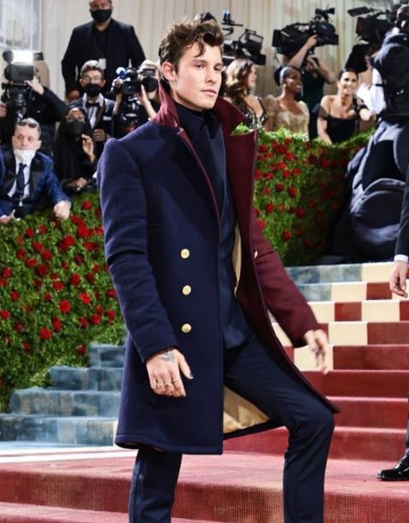 Met Gala 2022 Shawn Mendes Coat in blue and maroon