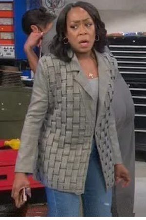 The Neighborhood S05 Tichina Arnold Grey Blazer