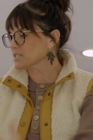 Unsellable Houses S04 Lyndsay Lamb Sherpa Vest